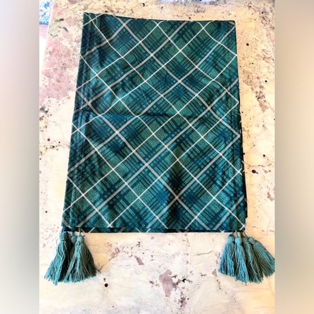 Christmas Table Runner 13x72in NWT Green,‎ White & Dark Blue